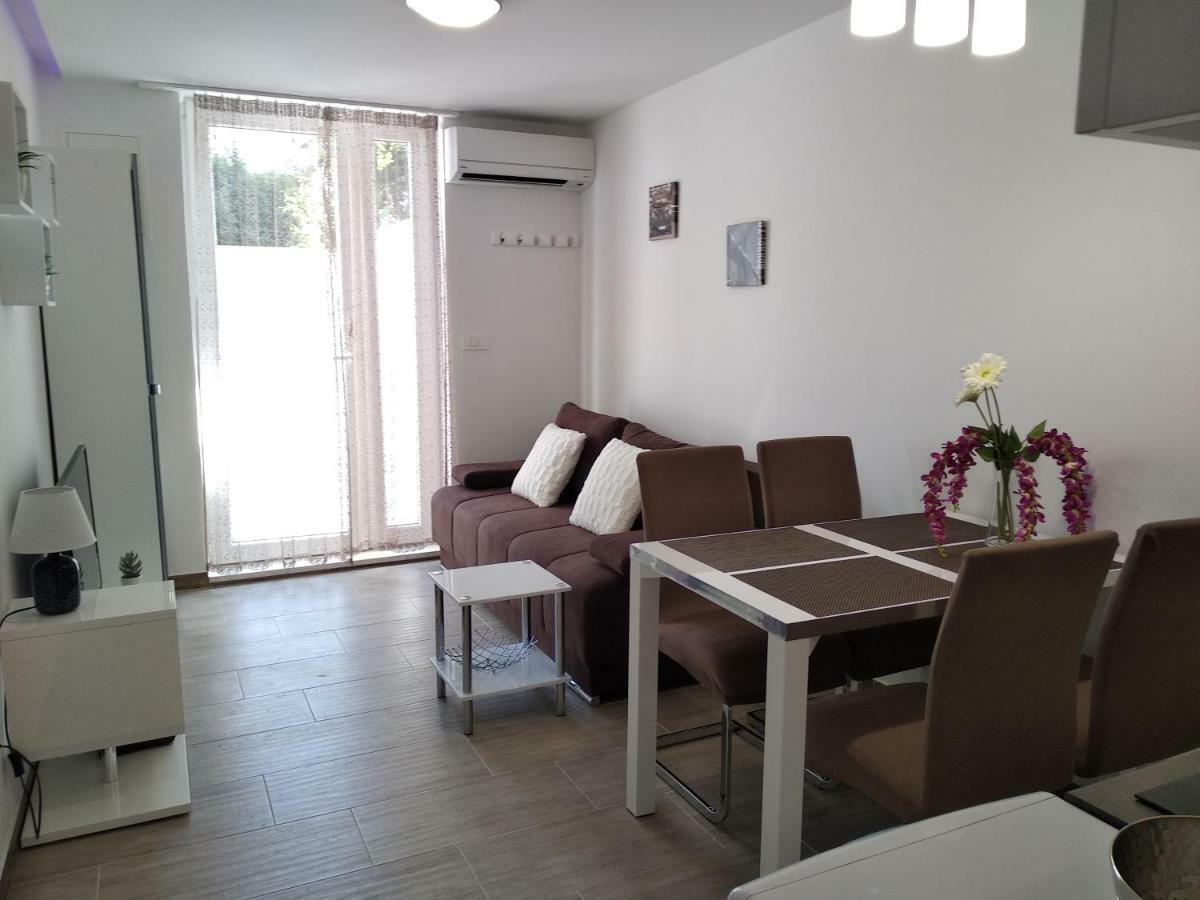 Apartment Nives In The City Center - Free Parking Сплит Экстерьер фото